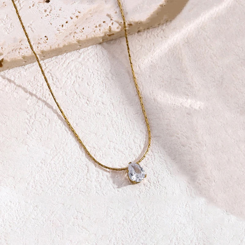 Elegant Teardrop Pendant Necklace – 18K Gold-Plated with Clear Crystal