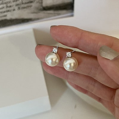 Elegant Pearl and Crystal Stud Earring
